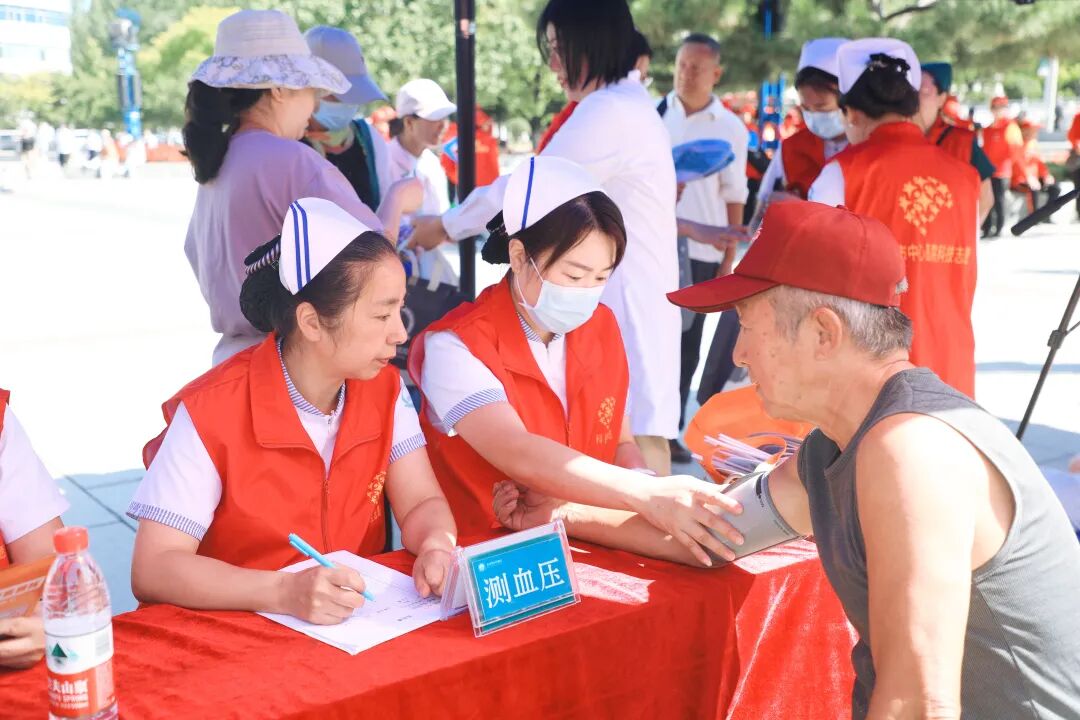 全国科普月|科技赋能健康 创新守护生命 强国复兴有我——本溪市中心医院积极参加2026年全国科普月活动