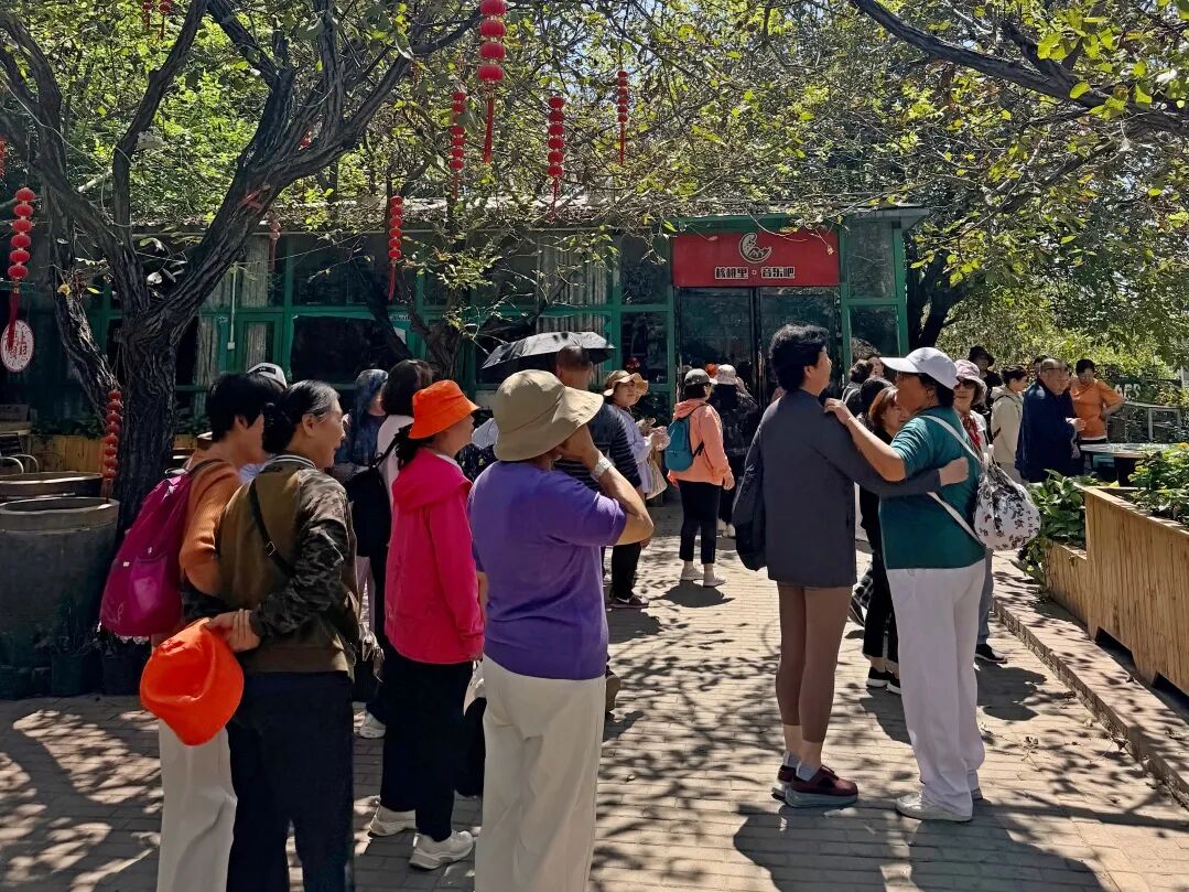 “医”路有您 共享金秋：我院举办离退休职工秋季联谊活动