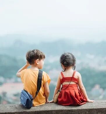 别让“小眼镜” 过早“盯上”孩子!小儿近视防控全攻略