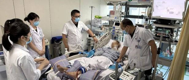 双剑合璧，双重生命防线——宿迁医院急诊ECMO团队双线作战 同步救治心跳骤停与混合气体中毒危重患者