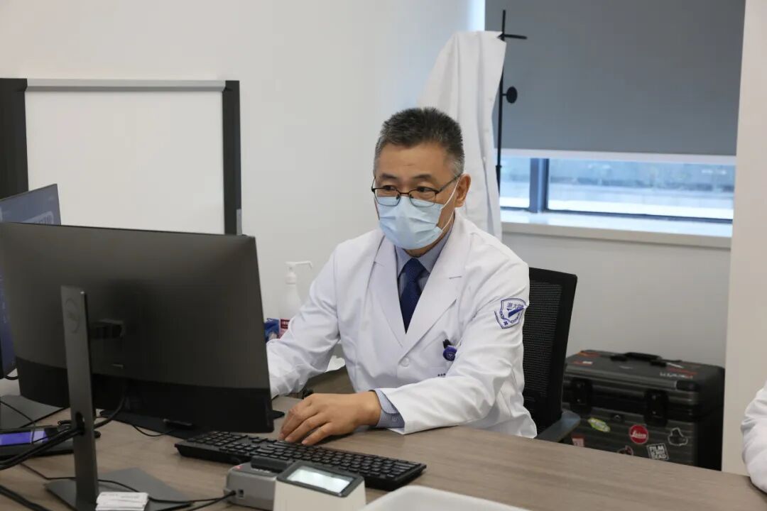 “你这双手，是用来救死扶伤的……”