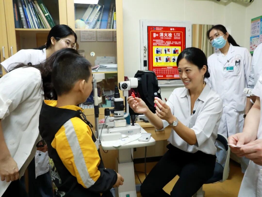 美国杜克大学小儿眼科专家到访我院开展深度学术交流