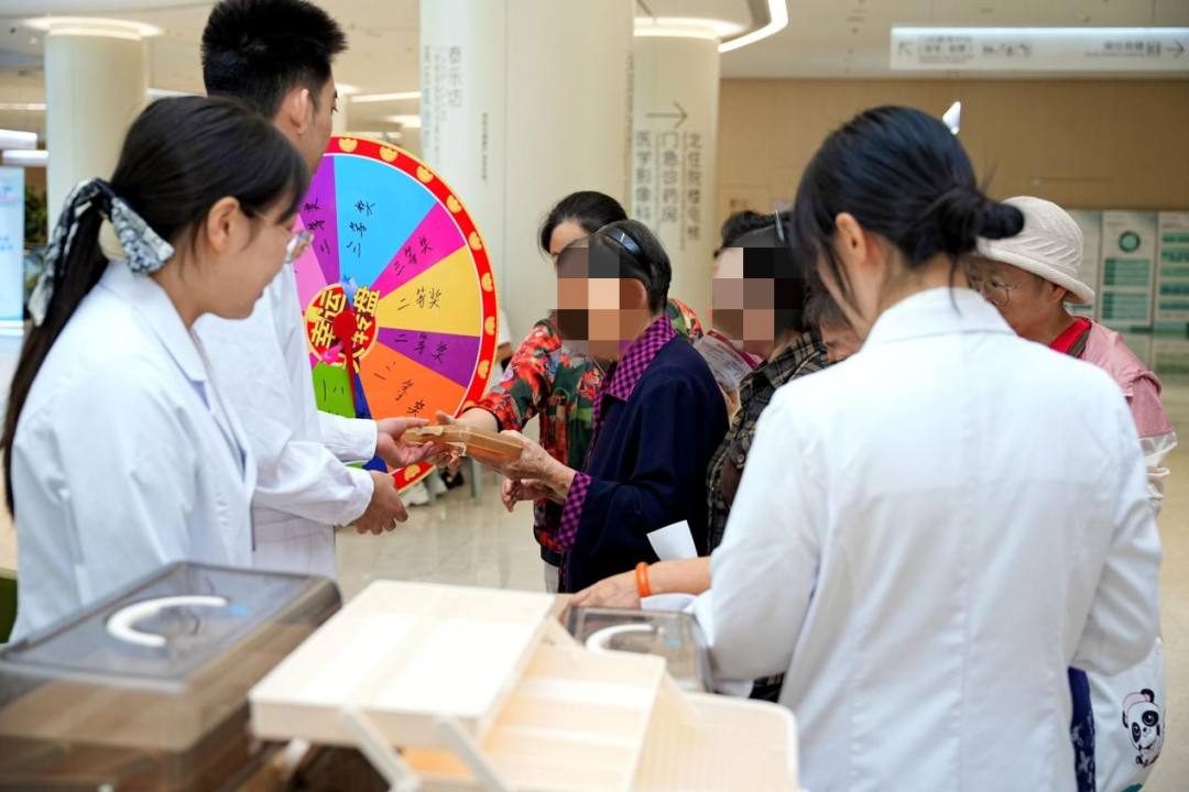 我院成功举办2026年世界药师日安全用药系列活动 ——“药”您健康，药师在您身边