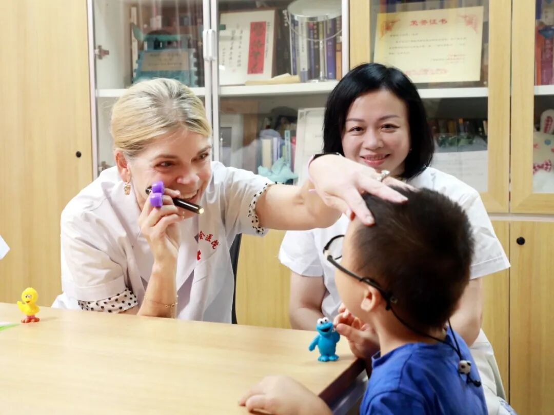 美国杜克大学小儿眼科专家到访我院开展深度学术交流