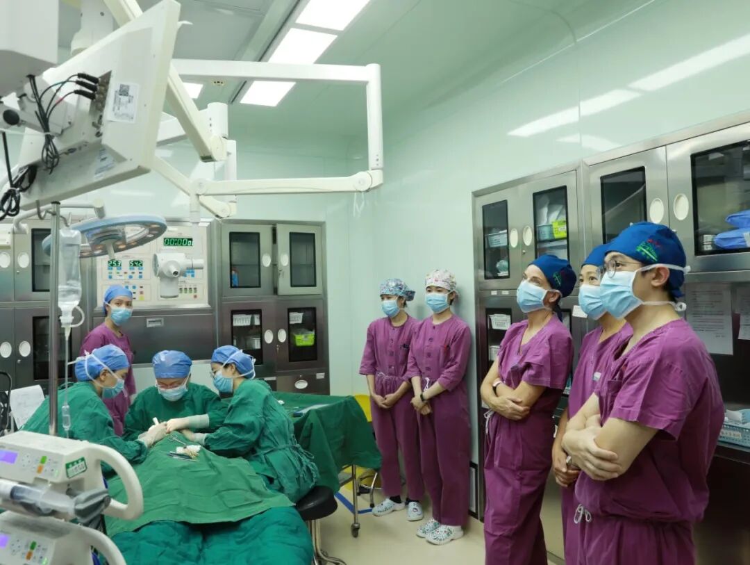 美国杜克大学小儿眼科专家到访我院开展深度学术交流