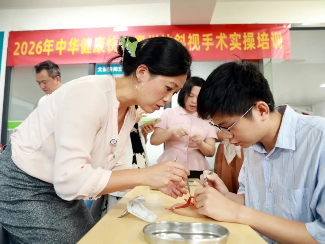 美国杜克大学小儿眼科专家到访我院开展深度学术交流