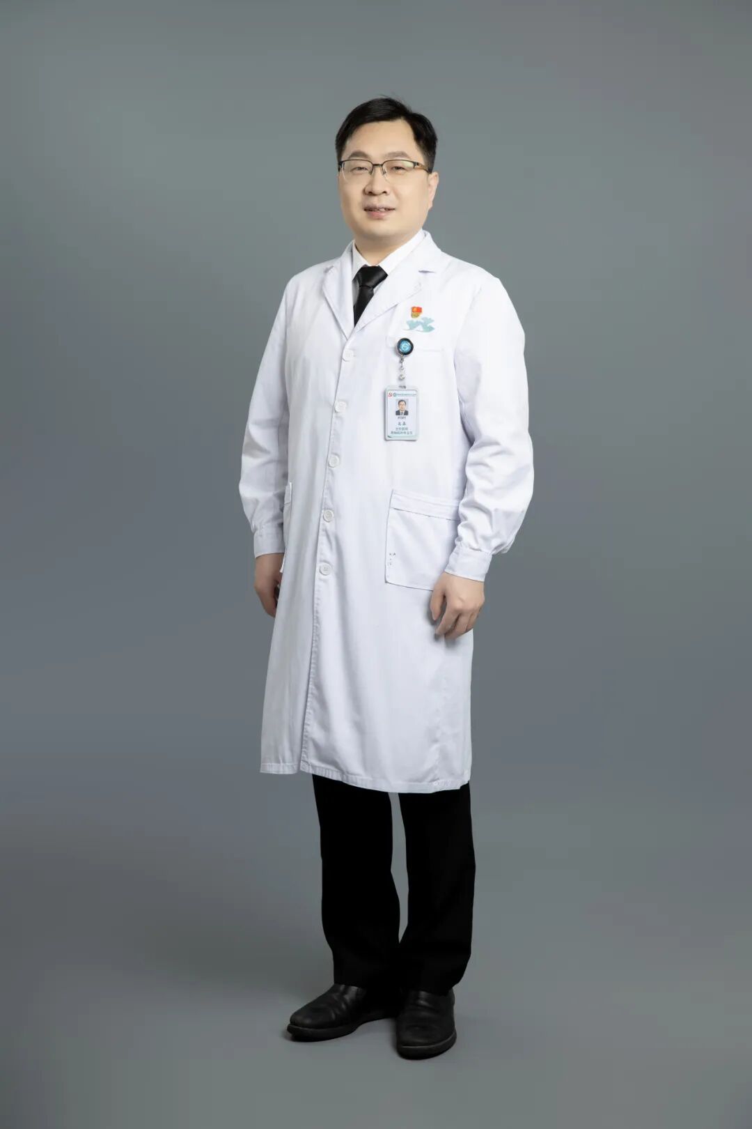 肿瘤距肛门仅4cm,就只能挂粪袋吗?郑州市中心医院成功实施机器人NOSES超低位保肛手术