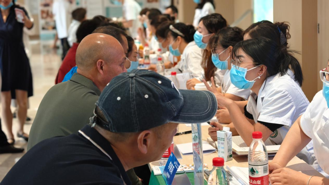 我院成功举办2026年世界药师日安全用药系列活动 ——“药”您健康，药师在您身边