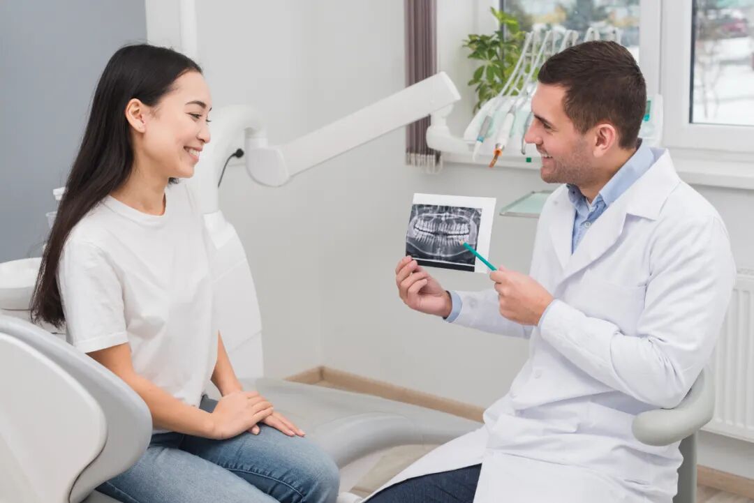 智齿不疼就没事？等到疼可能已经晚了WHY IS WISDOM TOOTH EXTRACTION OFTEN BETTER DONE EARLIER