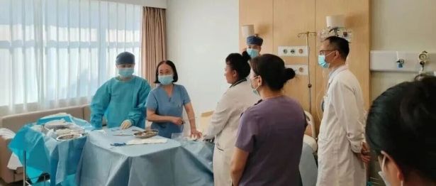 分秒必争护母婴平安 ——北京明德医院开展产科危重患者抢救联合演练