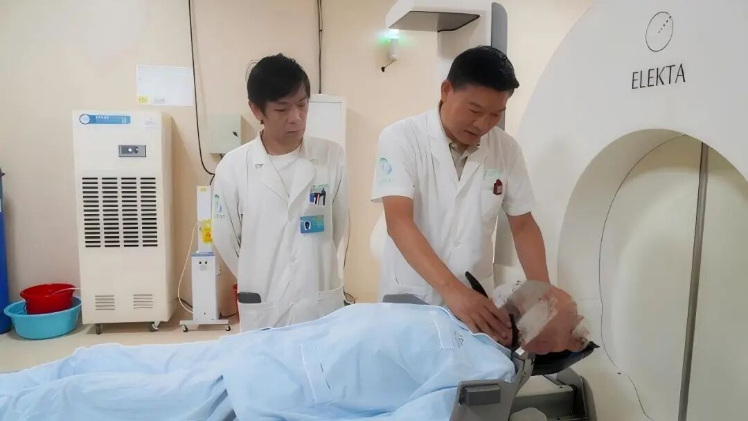 名医档案|周东学:在纤毫之间,探索颅脑疾病精准治疗的边界
