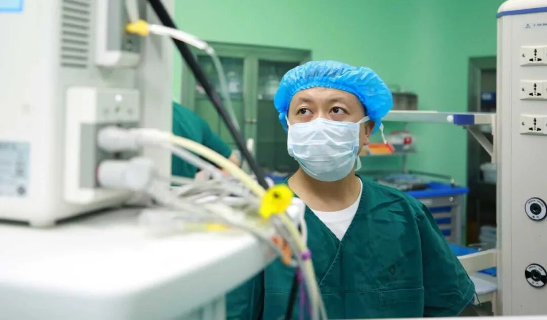 【人医榜样】仁心守安康 履职显担当 ——记合江县第十七届人大代表、麻醉科主任吴成