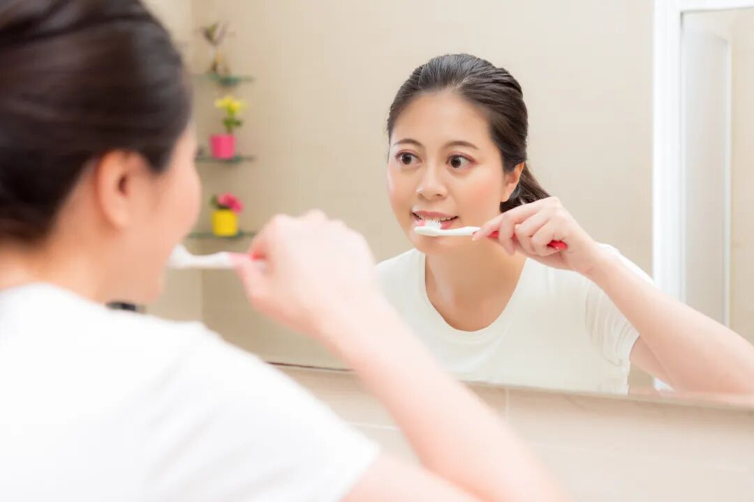 牙缝变大、牙齿松动......洗牙到底是伤牙还是护牙？