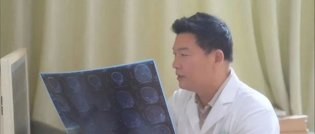 名医档案｜周东学：在纤毫之间，探索颅脑疾病精准治疗的边界