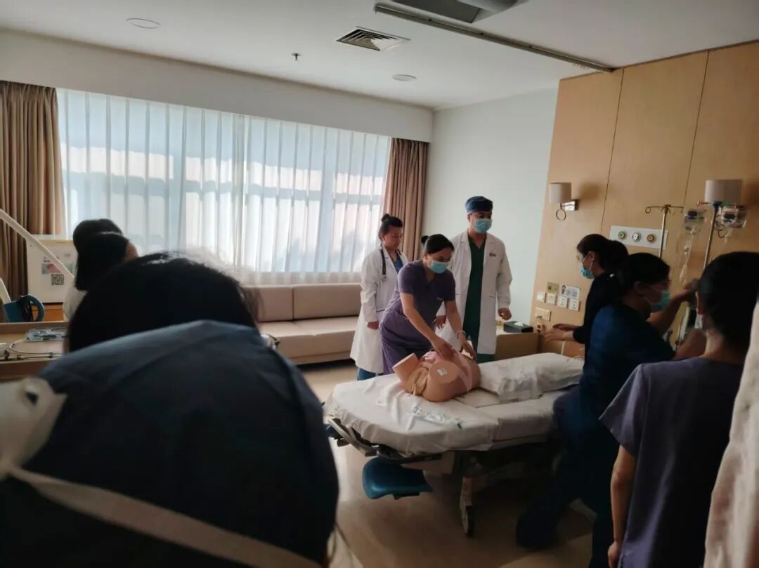 分秒必争护母婴平安 ——北京明德医院开展产科危重患者抢救联合演练