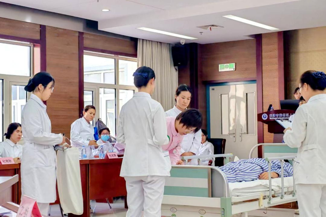 小心！有人“跌倒”，他们竟然这样做……