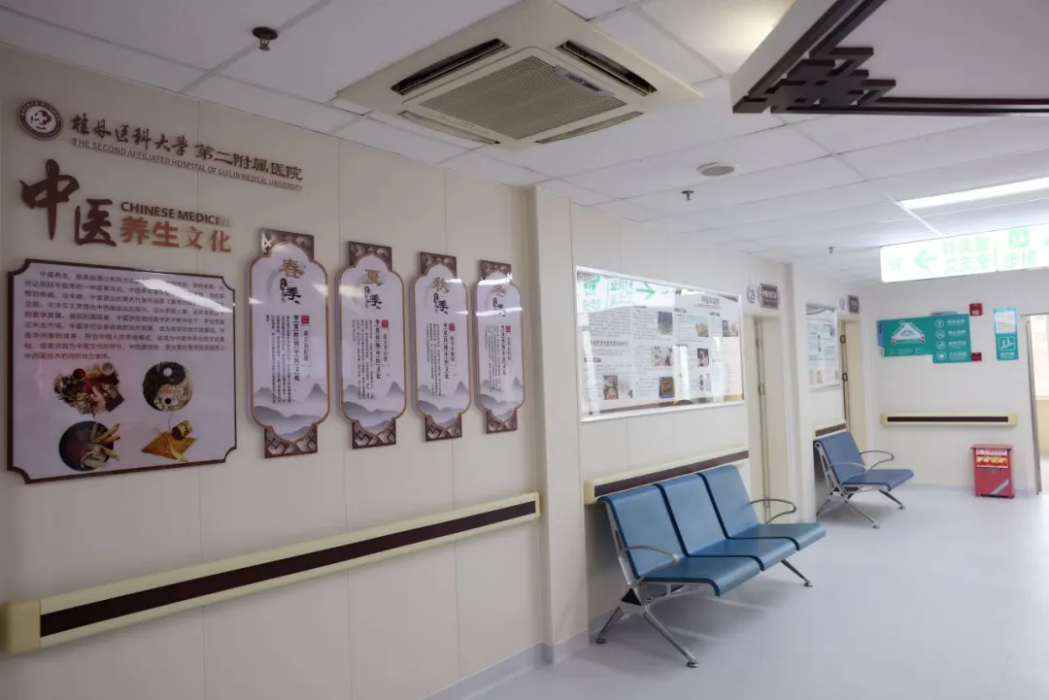 一支部一品牌|门诊党支部:以 “红色门诊・医路先锋” 品牌赋能“一老一小”馨服务