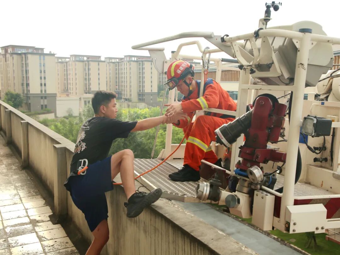 无人机、云梯车齐上阵!正兴养护院协同漳州消防开展立体化救援演练