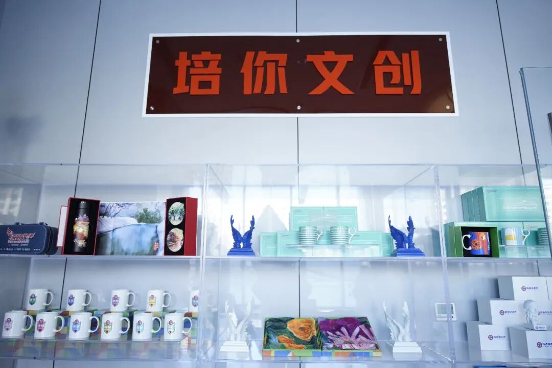 一隅港湾,予光予暖,“培你文创”在燕达陆道培医院与您相遇
