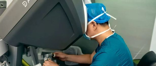“颈”益求精：我院甲状腺外科完成第100例机器人甲状腺手术