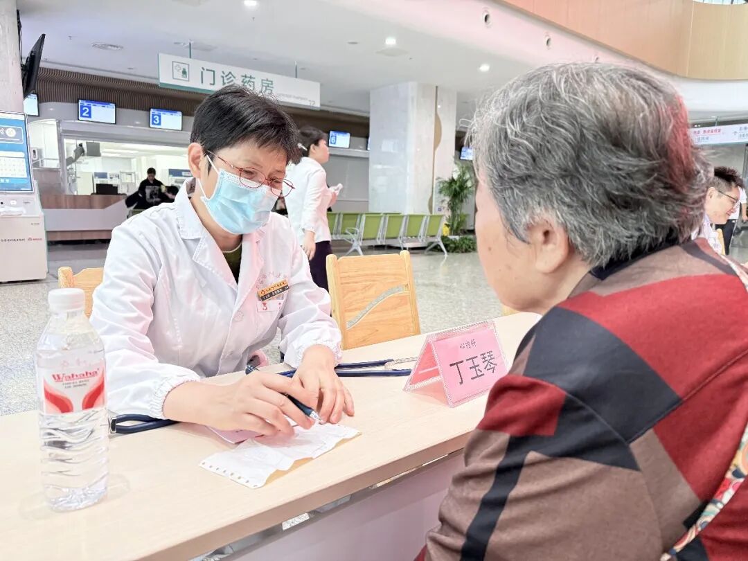 九秩薪火传基层：省市专家句容开展惠民义诊