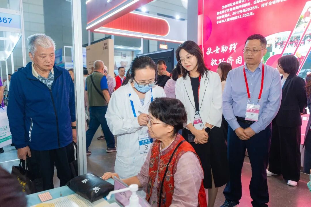 双节将至赴盛会 岐黄仁心护银龄——西安市中医医院亮相第四届西安国际养老产业博览会