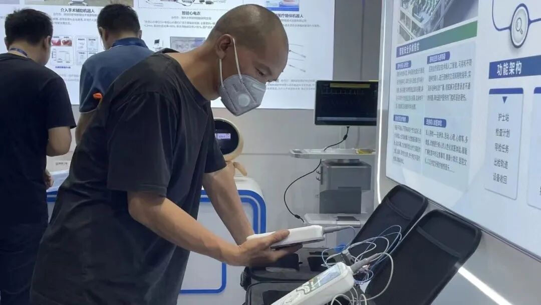 AI替你跑腿，“会呼吸”的人工骨？港大深圳医院“炸场”2026深圳医械展