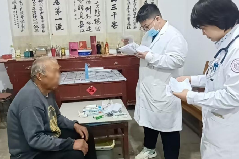 守护记忆,关爱银龄——阜阳六院走进社区开展阿尔茨海默病义诊宣教活动