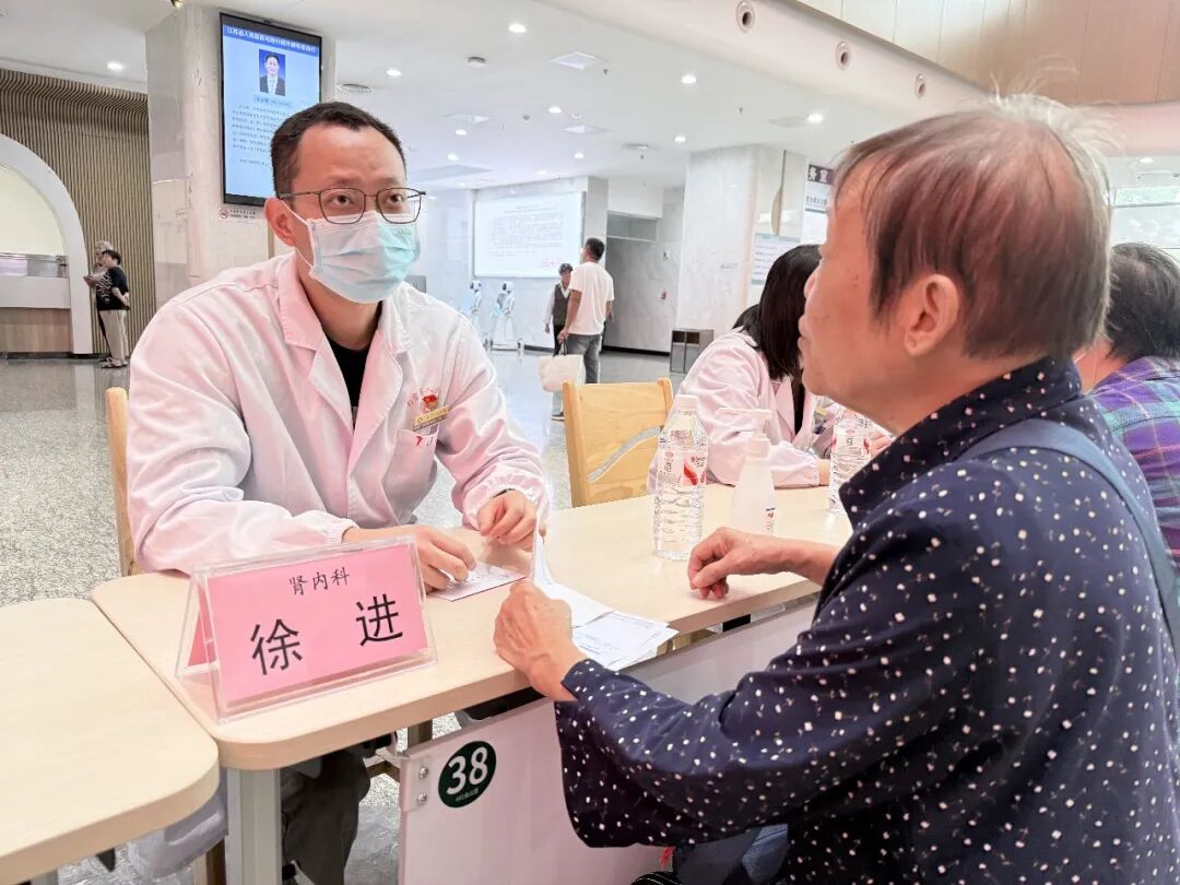 九秩薪火传基层：省市专家句容开展惠民义诊