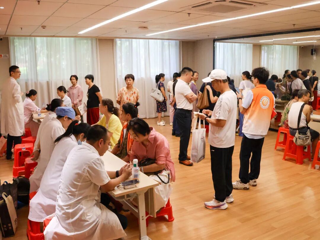 早一步识别 多一份记忆丨我院走进社区开展阿尔茨海默病日公益筛查