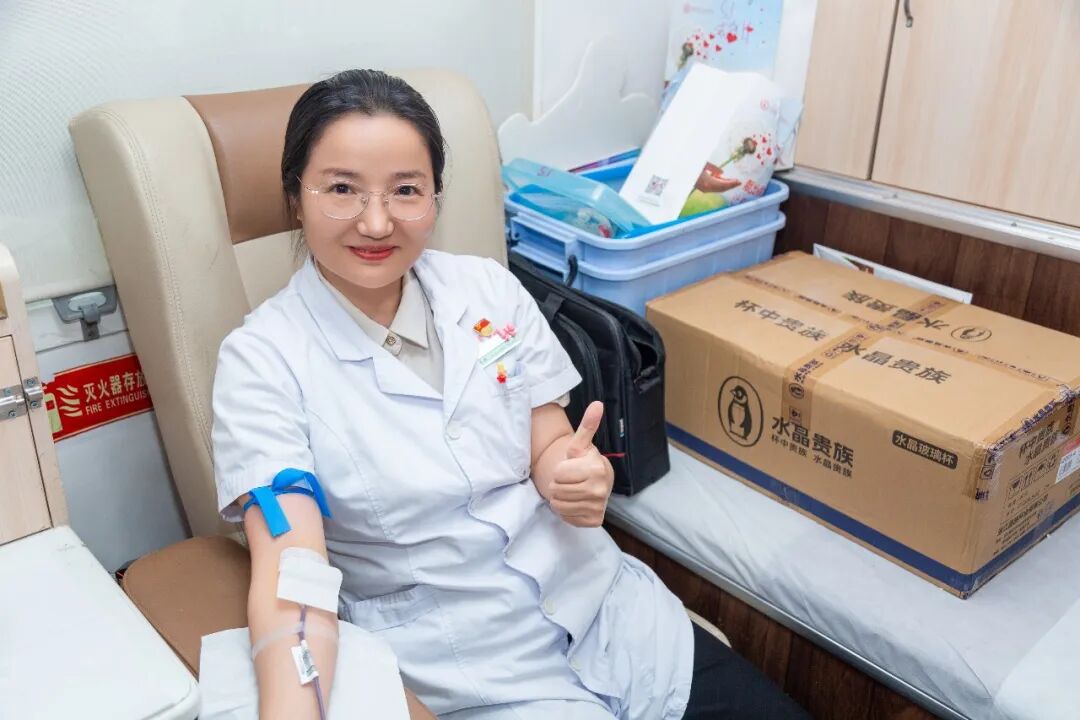 热血接力,为生命加油!我院联合河南省红十字血液中心开展医护人员无偿献血活动