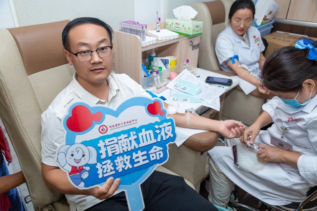 热血接力,为生命加油!我院联合河南省红十字血液中心开展医护人员无偿献血活动
