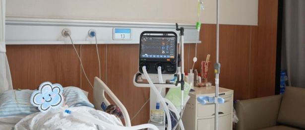 突破脱机困境！国文医院呼吸团队为颈椎术后重度肺炎患者成功拔除呼吸机