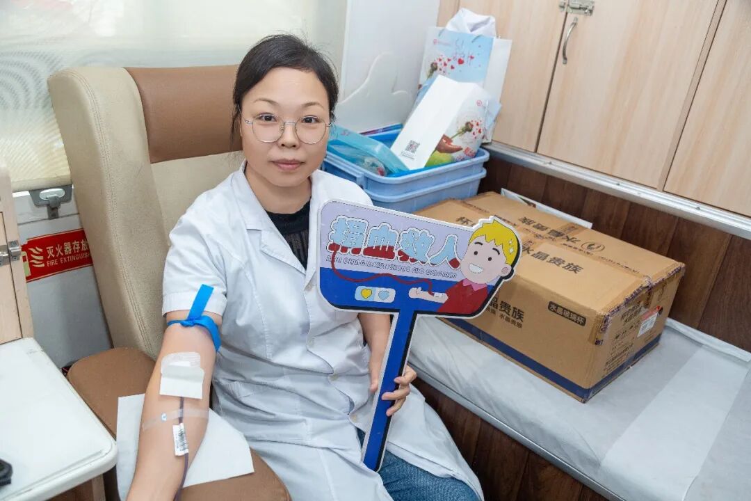 热血接力,为生命加油!我院联合河南省红十字血液中心开展医护人员无偿献血活动