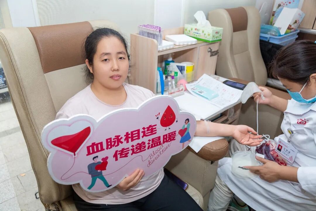 热血接力,为生命加油!我院联合河南省红十字血液中心开展医护人员无偿献血活动
