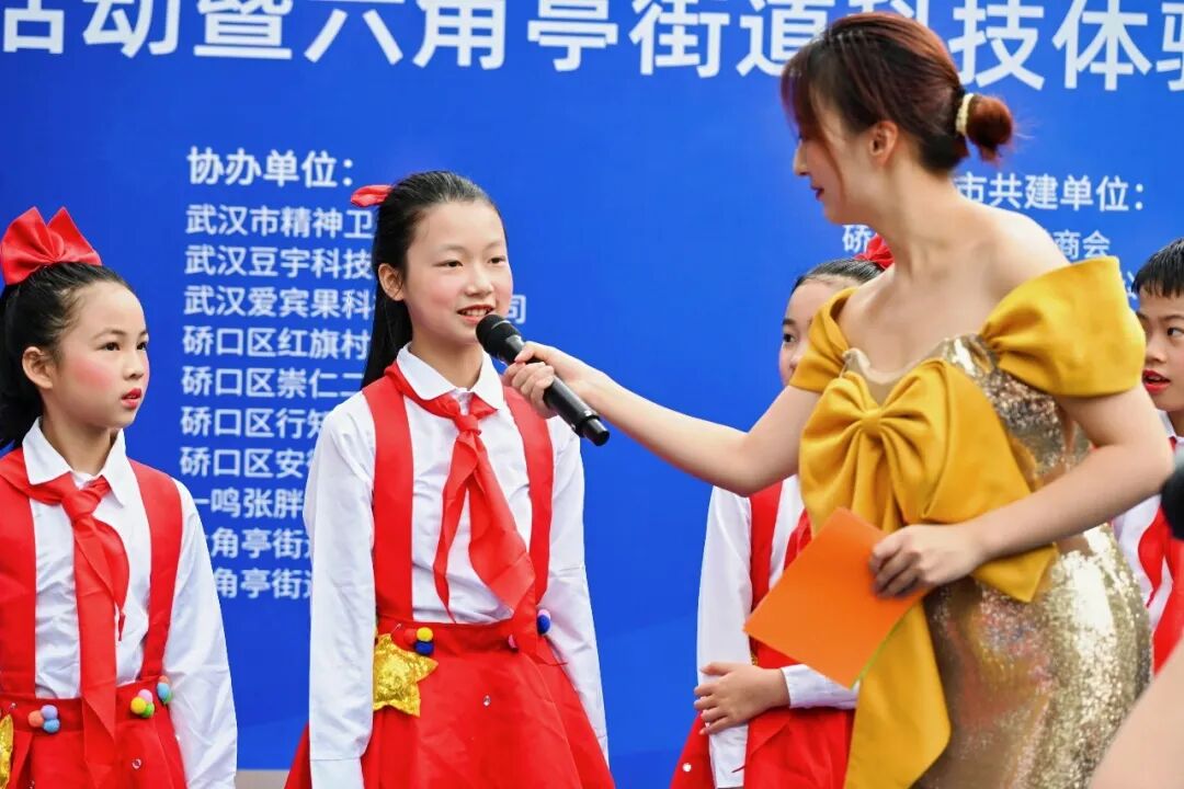 硚口区科协、硚口区教育局、六角亭街道联合武汉普瑞眼科医院举办硚口区“全国科普月”主场活动暨六角亭街道科技体验集市