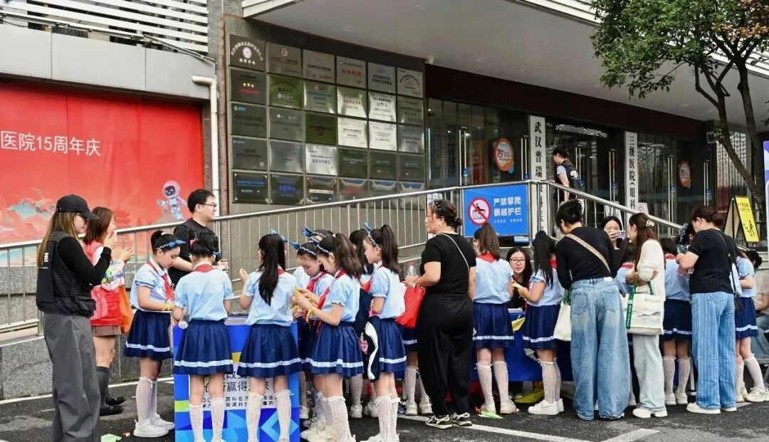 硚口区科协、硚口区教育局、六角亭街道联合武汉普瑞眼科医院举办硚口区“全国科普月”主场活动暨六角亭街道科技体验集市