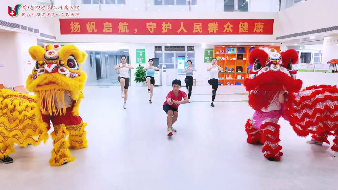 动起来!我院5分钟工间操首发,久坐久站的职场人都能练丨全民健康生活方式月