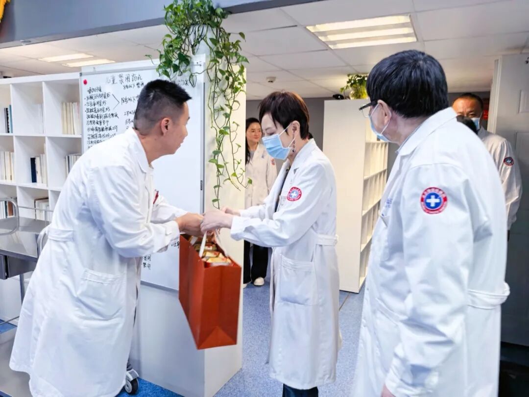 北京陆道培医院开展安全巡查及慰问：节前巡查筑防线，双节慰问暖人心