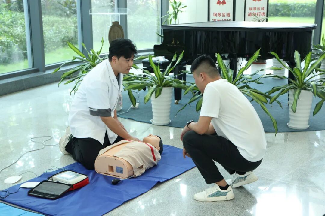 律动不息，从“心”识别，瑞金海南医院举办心内科专场义诊暨“敬老月”系列活动