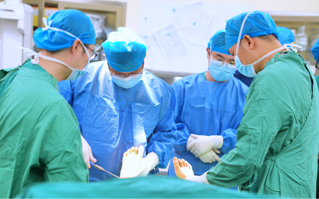 从人才引进到技术强院,让全国看见「广西刀锋」——这群外科医生,把微创做成了艺术