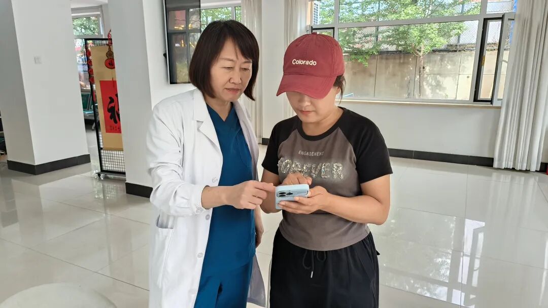 全民健康生活方式月|关爱骨骼健康 安享幸福生活——本溪市中心医院走进程家社区开展健康讲座