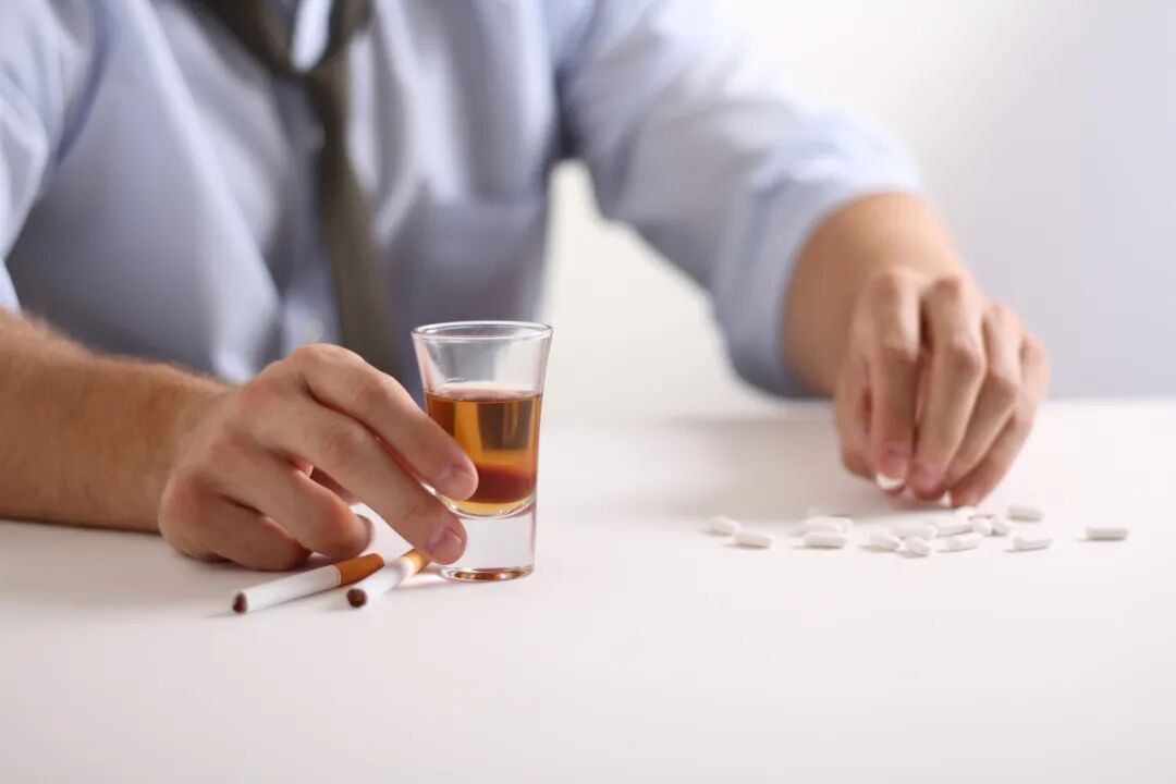 不止头孢！这些常见药碰上酒，也有致命风险