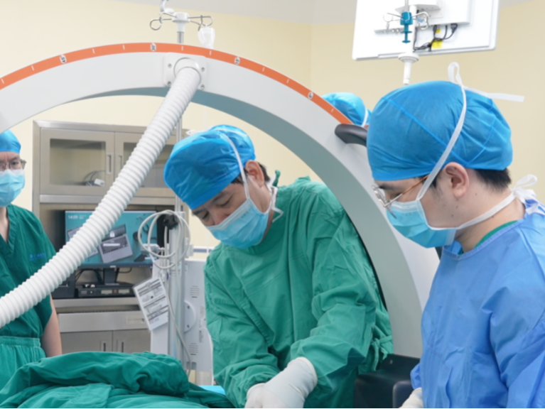 从人才引进到技术强院,让全国看见「广西刀锋」——这群外科医生,把微创做成了艺术