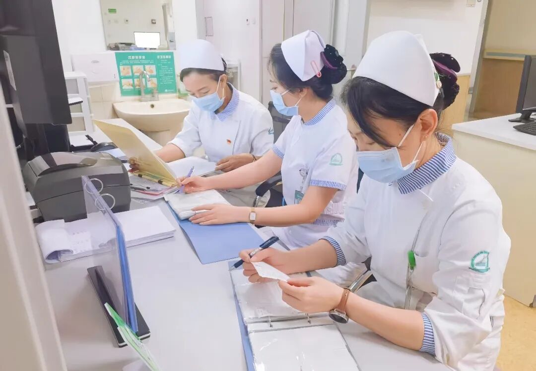 人文视角丨肾衰告急命悬一线 全力救治守住生命防线——本溪市中心医院肾内科成功救治一名危重透析患者