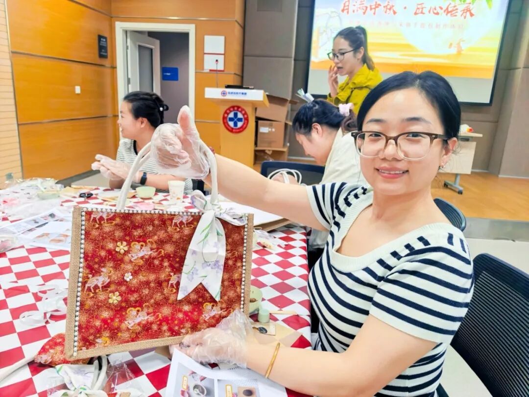 月满中秋，匠心传承 | 北京陆道培医院党支部联合工会开展中秋DIY活动