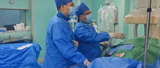 生死一线显担当：八十岁心衰老人的"生命通道"被成功打通——河科大二附院心内一病区成功完成高龄危重患者前降支CTO病变介入治疗