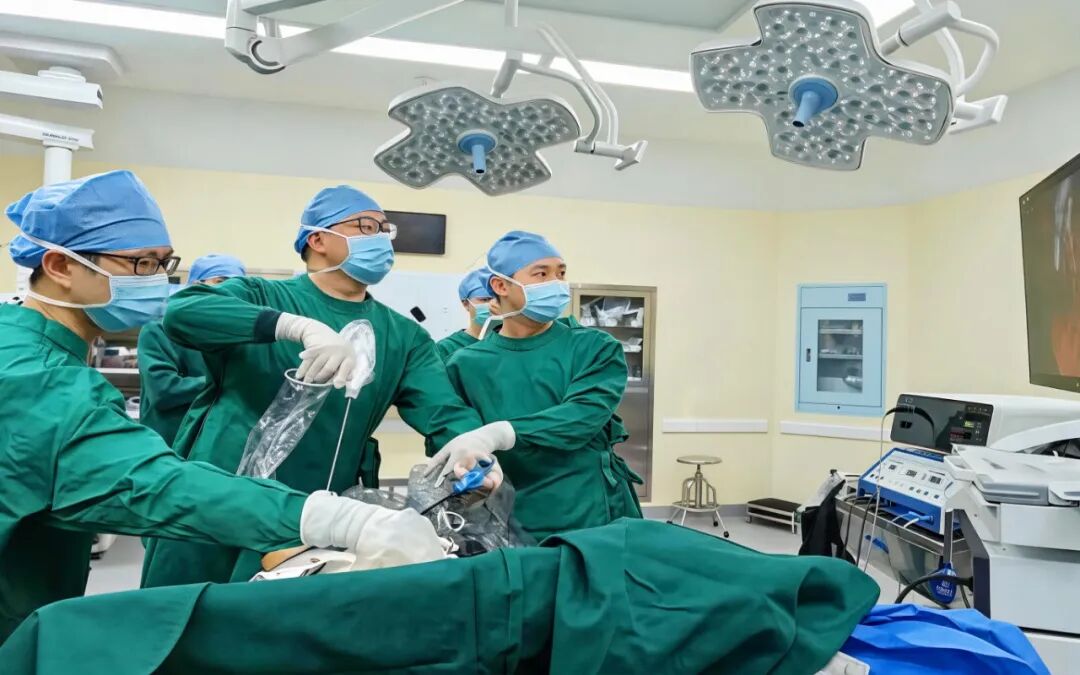 从人才引进到技术强院,让全国看见「广西刀锋」——这群外科医生,把微创做成了艺术
