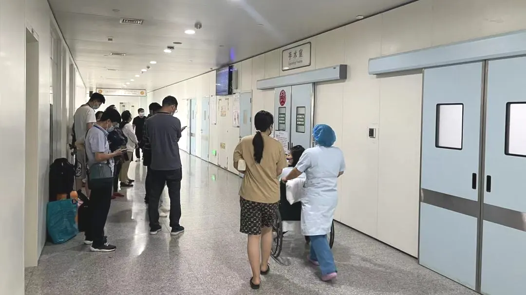 最真实的「剖宫产」现场,看哭无数妈妈。真不是拉一刀那么简单!