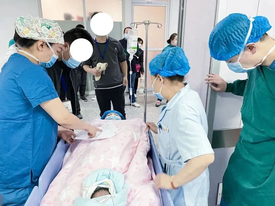 最真实的「剖宫产」现场,看哭无数妈妈。真不是拉一刀那么简单!